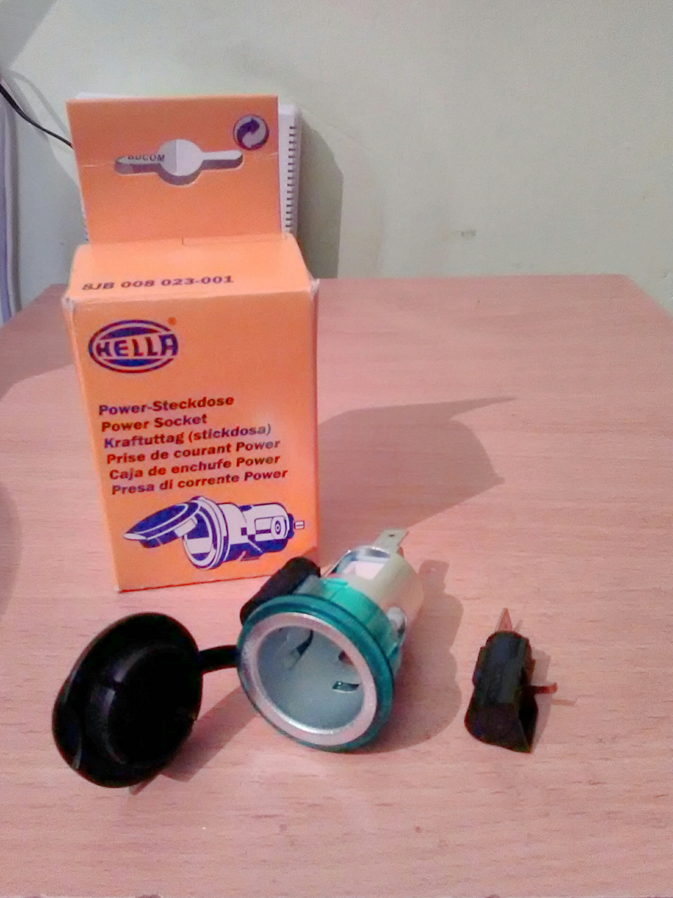 Авто-розетка hella 2