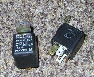 {Рішено}Тріск у замку запалювання, не заводиться. Приладова панель не працює. 1