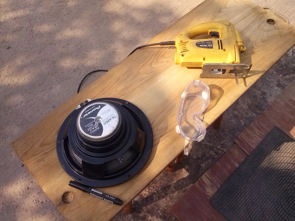 Подіуми на фронт під 4x25см Pioneer TS-A2511 ч.1 1