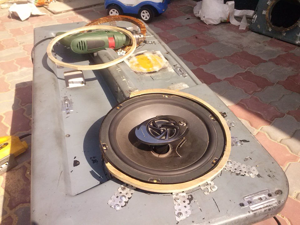 Подіуми на фронт під 4x25см Pioneer TS-A2511 ч.2 2