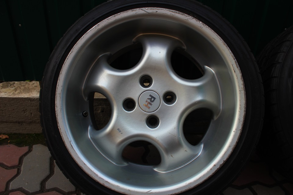 Продано RH R16 4x100 j9 ET45 и R17 7j 4x100 ET35 1