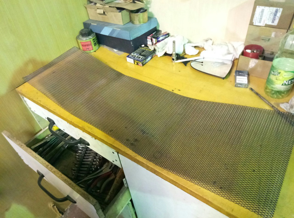 Продам декоративну сітку в бампер 1