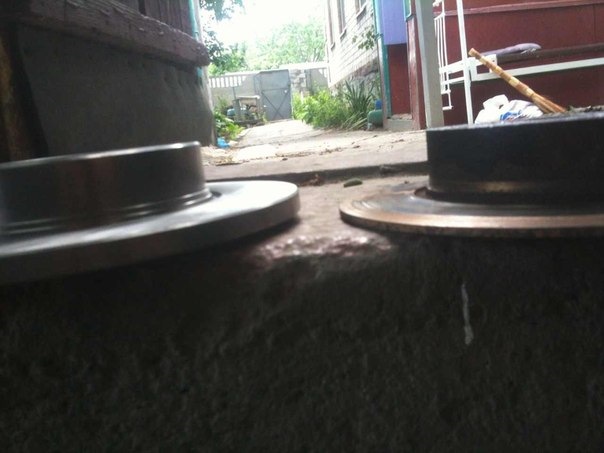 Зоклинили передні колодки((( 4