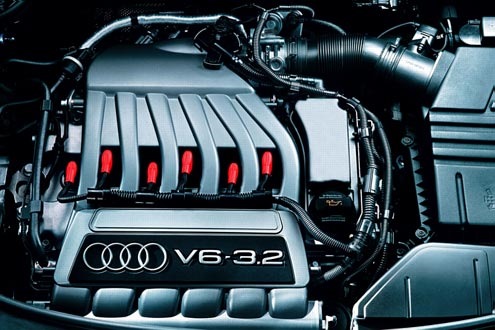 в друга будинку лежить двигун з Audi TT 3.2 quattro 1