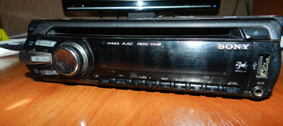 Sony CDX-GT437UE 1