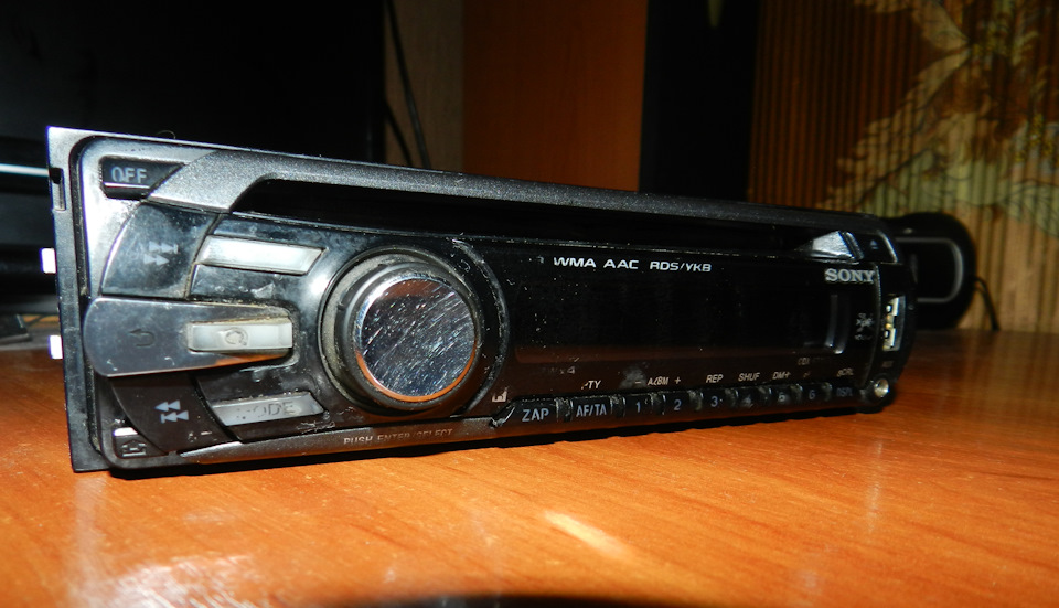 Sony CDX-GT437UE 2