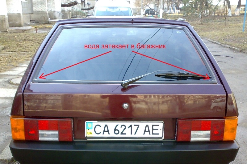 Вода в багажнику та салоні 1