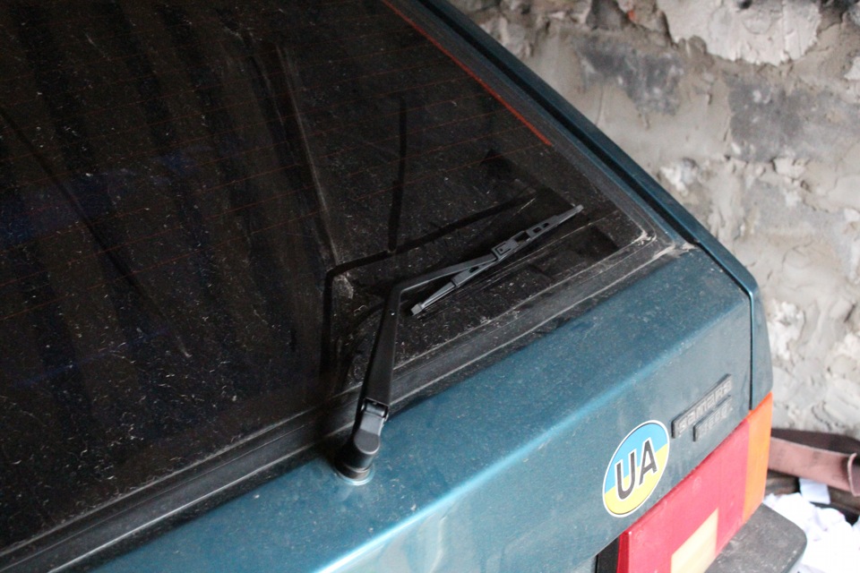 Невеликий переділ заднього двірника 5