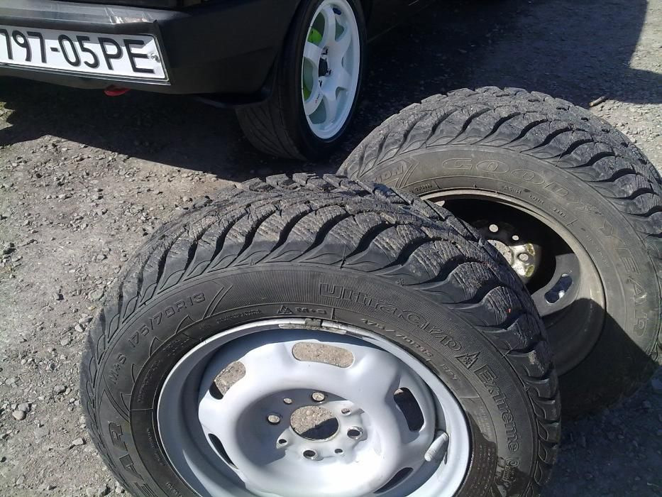 Зимова гума з дисками R13 4/98 Ваз 2