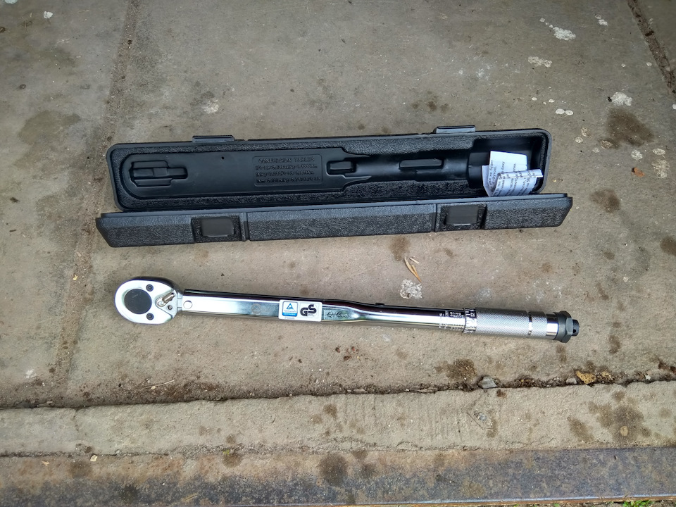Динамометричний ключ INTERTOOL XT-9006. Деколі з 90-х. 2