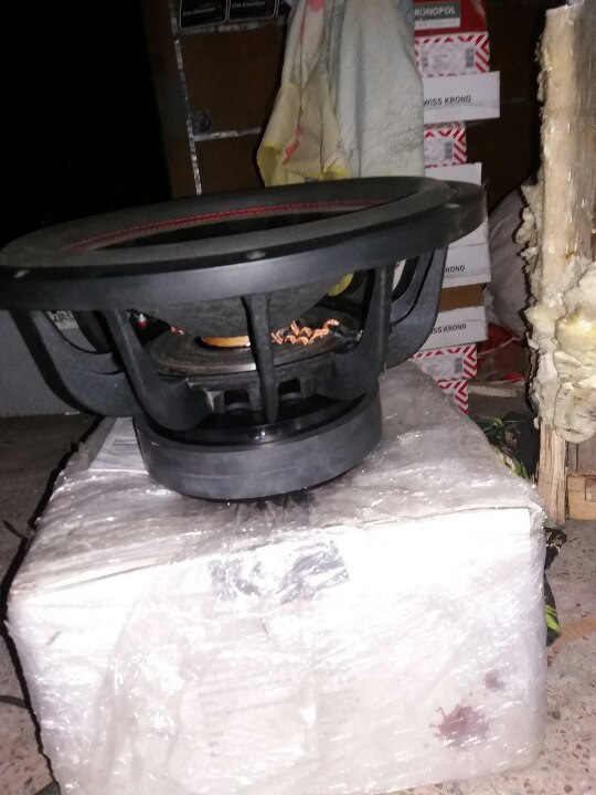 Custom on base Ultimate Audio JSW-15 3