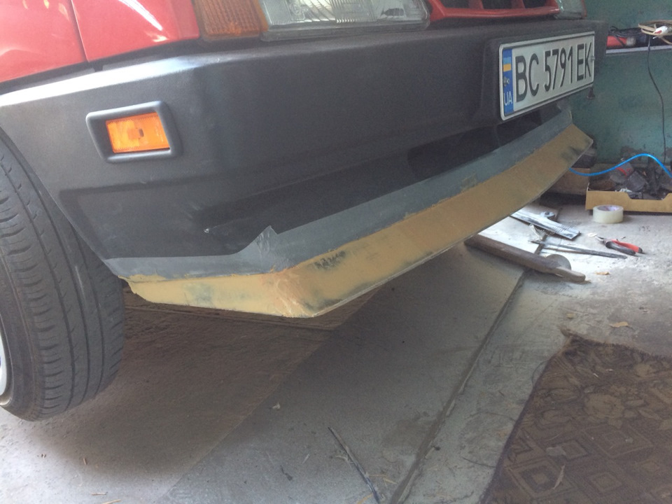 Губа переднього бампера 1