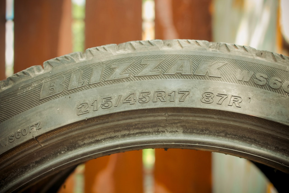 (Продана!) Гума Bridgestone Blizzak WS60 R17 215/45 2