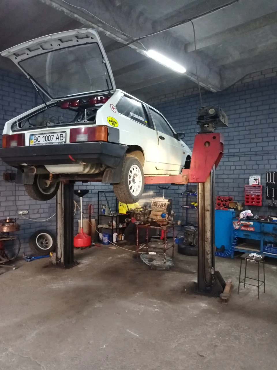 Автокрос 8С: двигун