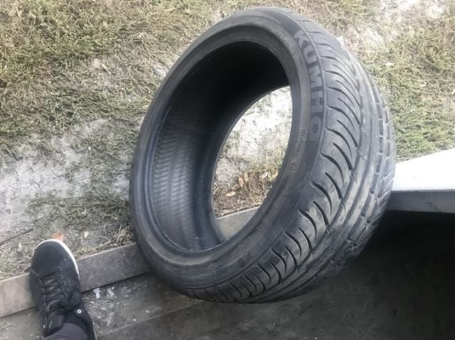 Продам гуму 215/40/16. 4500 гр 5