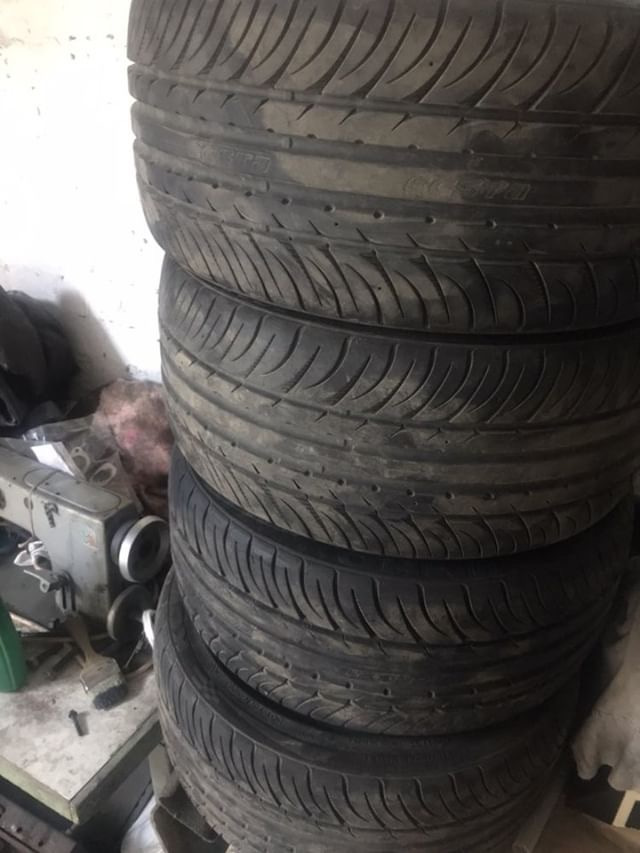 Продам гуму 215/40/16. 4500 гр 1
