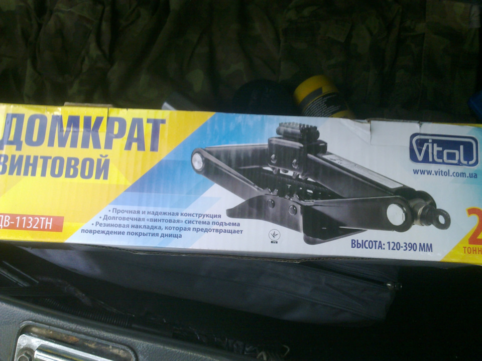 Домкрат та фіксатор кришки задка 1