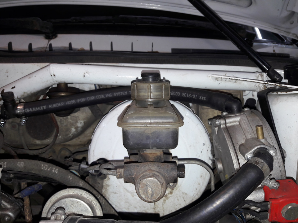 Вакуумник та ГТЦ BMW E30 на 2108 5