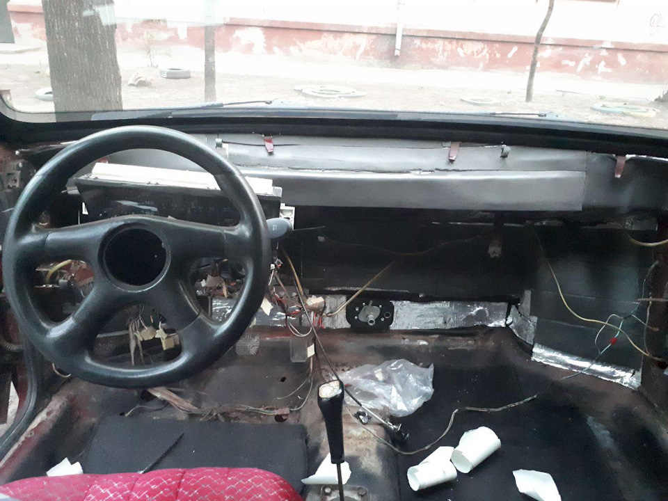 Майже готовий вид шумоізоляції моторного щита він під торпедний 4