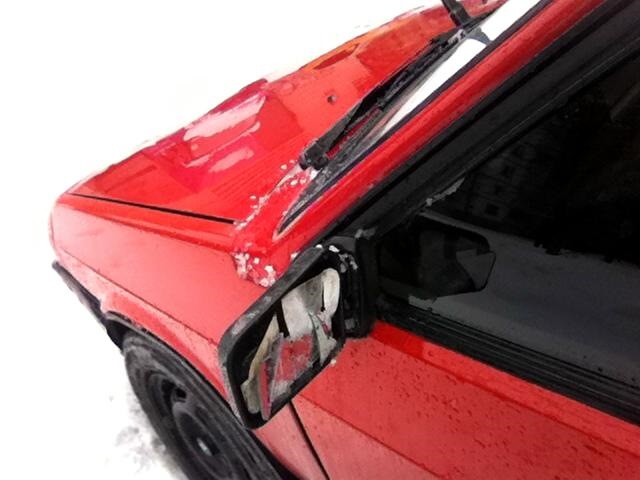 Розбили та видерли з коренем уночі дзеркала 2