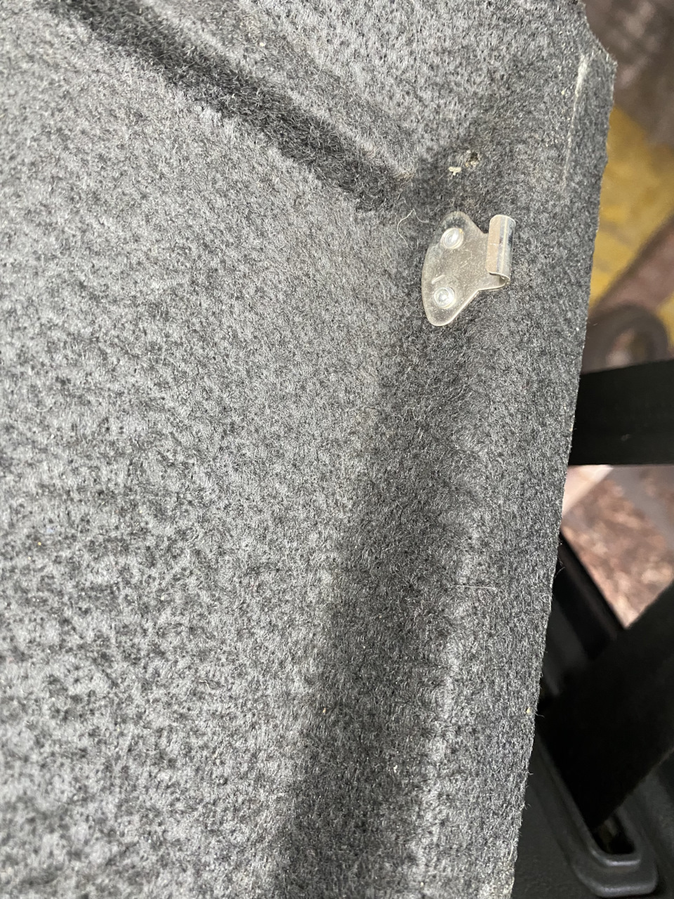 Замки задньої полиці ВАЗ 2109 4