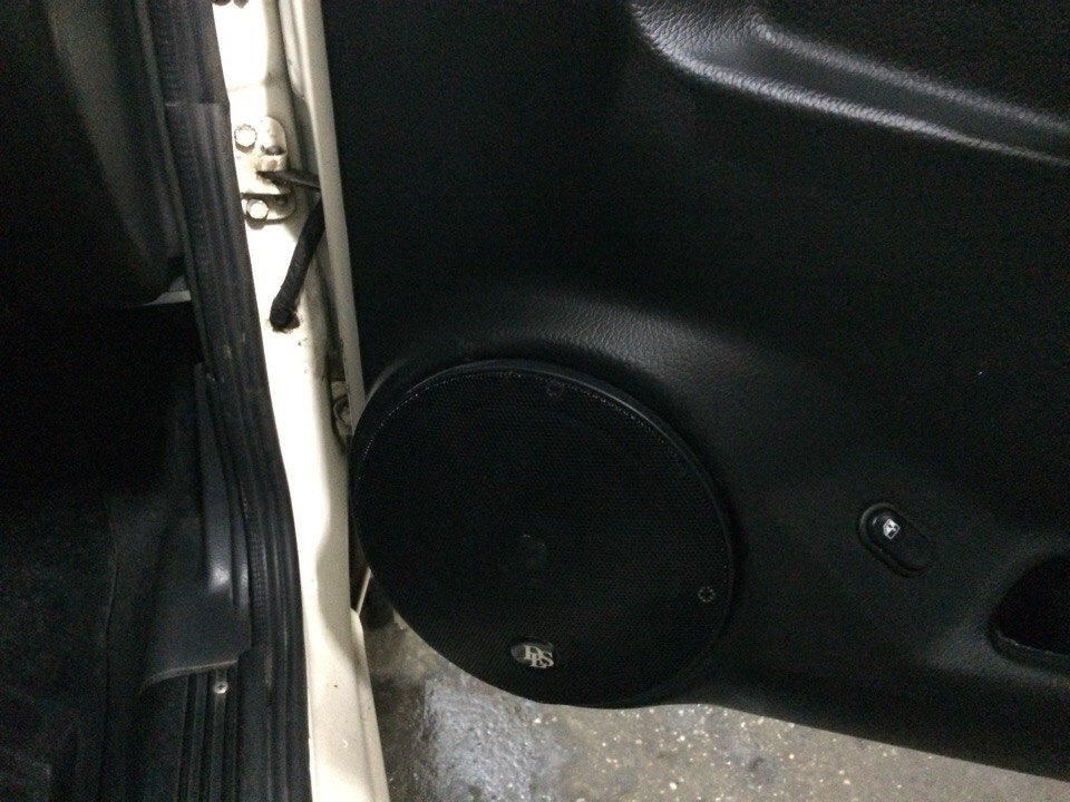 Колонки Dls m526 у Ваз 2109 та куточки в торпеду 2