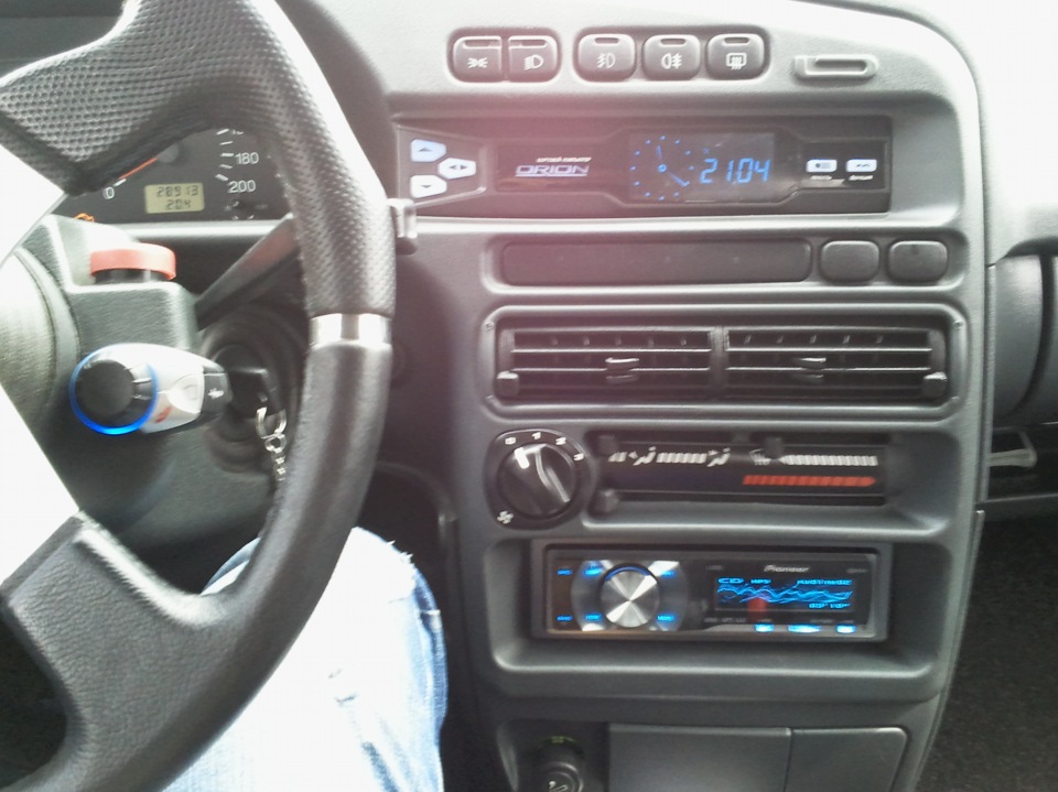 Установка Nokia Bluetuooth Display Car Kit CK-15W 5