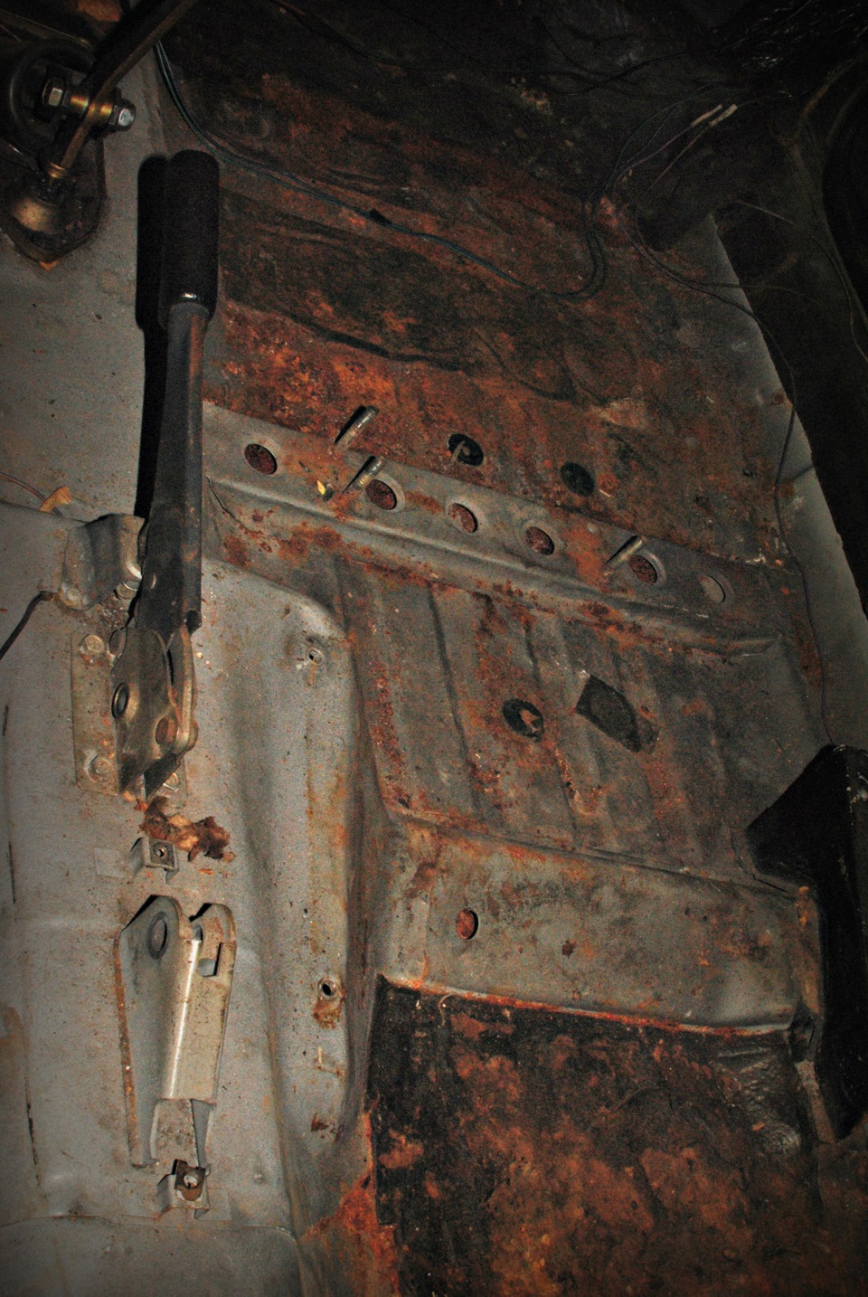 Операція днище, або як провести свою відпустку в сирій ямі в компанії з іржею замість відпочинку на березі моря 3