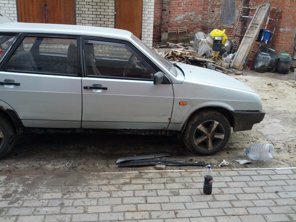 Зняв наклейки 5