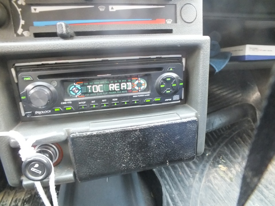 голова…Pioneer DEH-4400BT 1