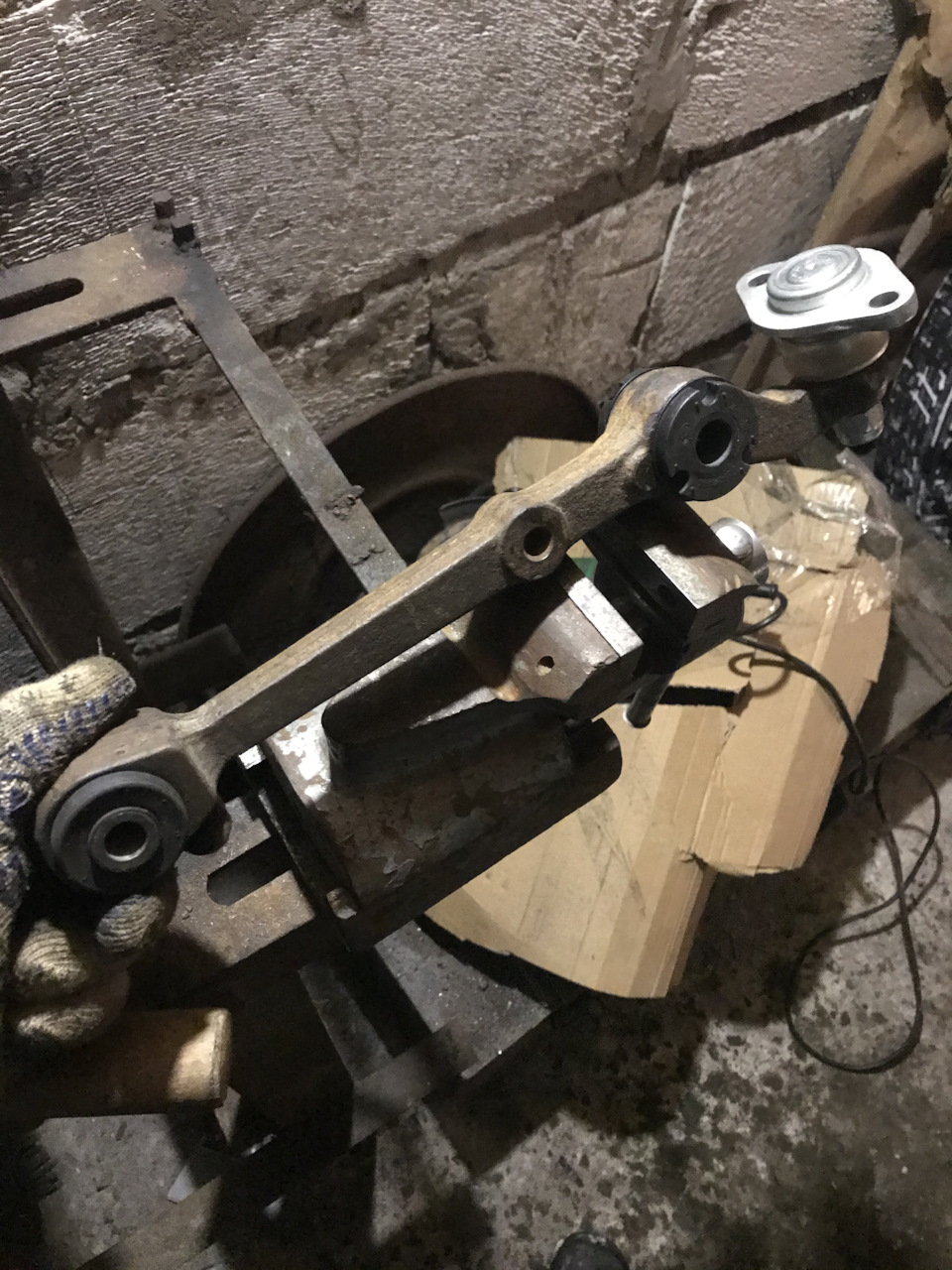 Сайлентблоки важелів 4