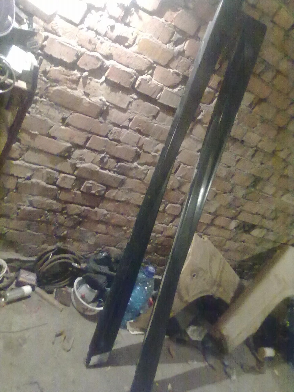 Пластикові крила та накладки на пороги. 2