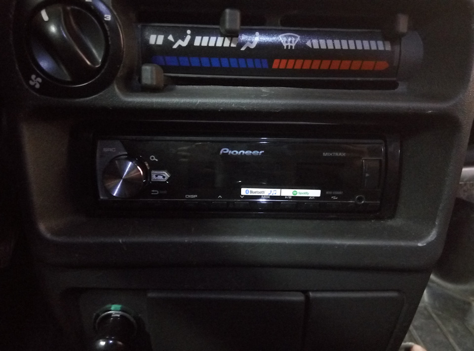 Головний пристрій Pioneer MVH-X580BT 3