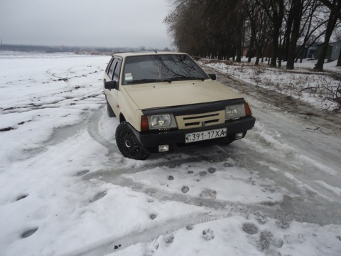 Зменшив щілину між бампером і фарою... 1