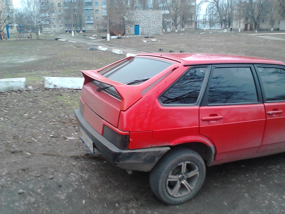 Спойлер и банка на машине. 4