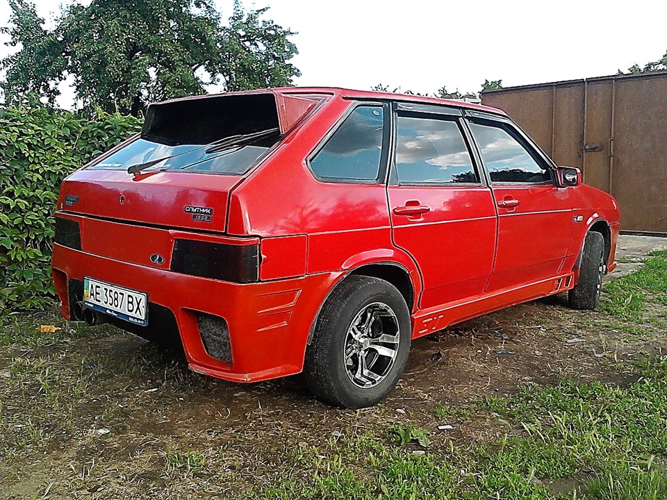 Установил пороги GT и 5speed 4
