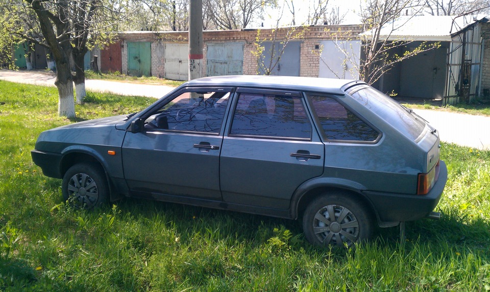 Біля гаража =) 2