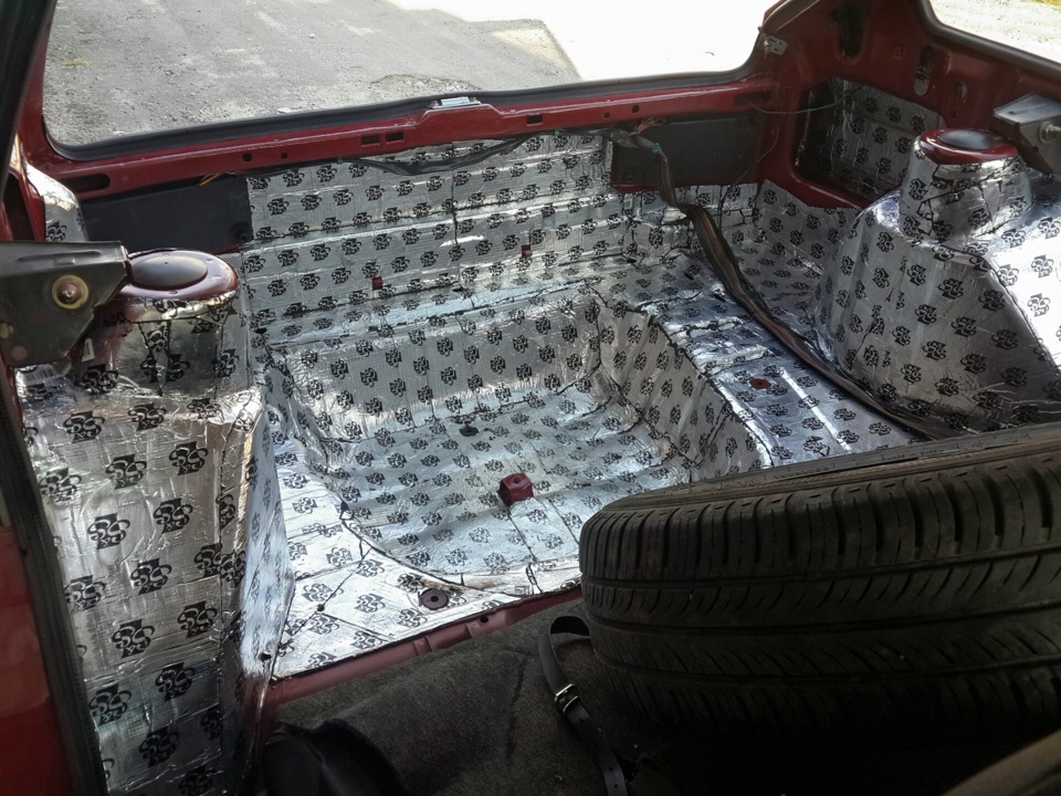 Шумка, складання, стовпчик, шуруп та мухи 3