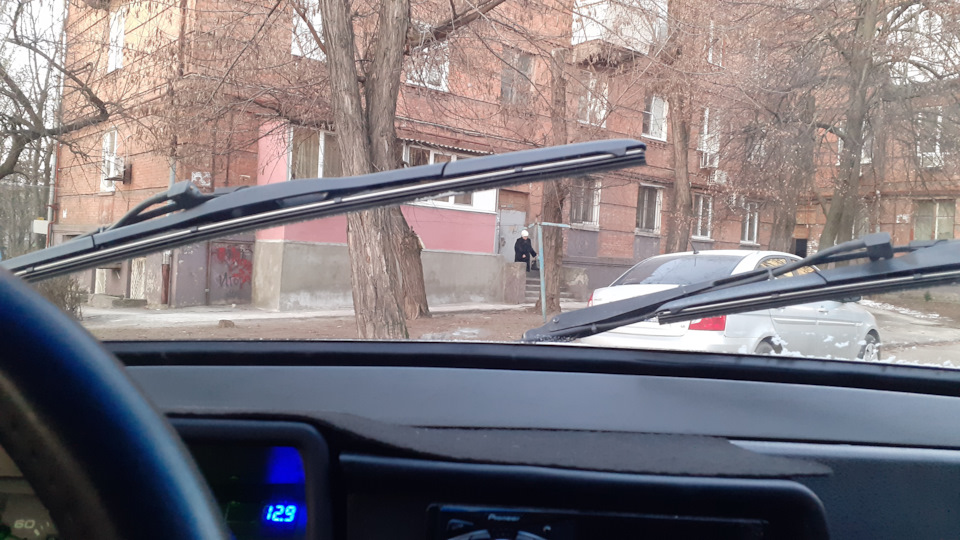 Двірники залипли. 4