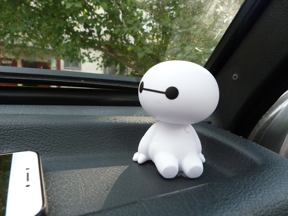 Робот попутник Baymax для мого авто :) 4