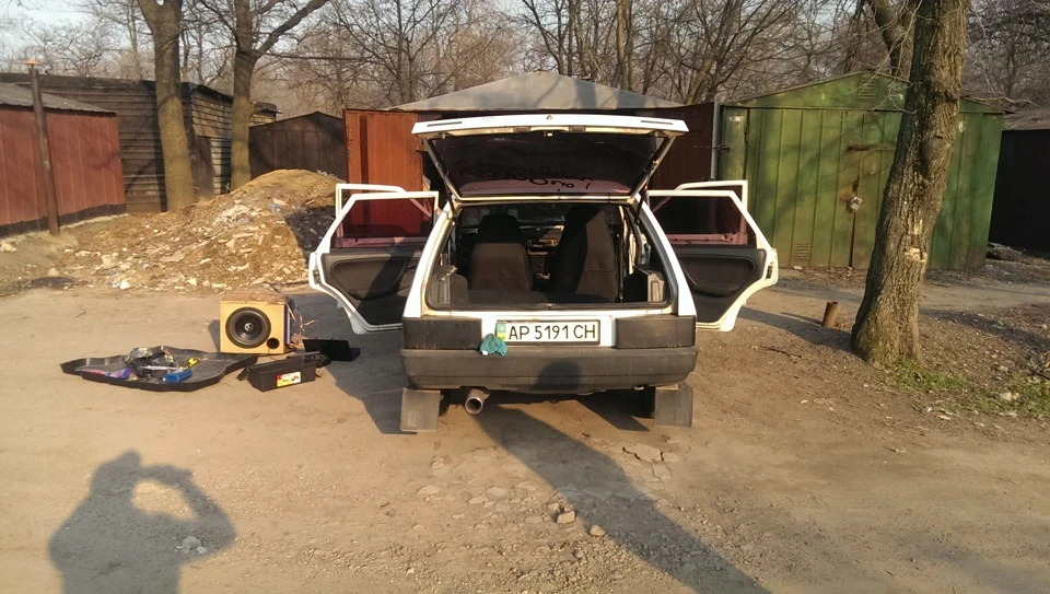 Розбір та подальше фарбування машини