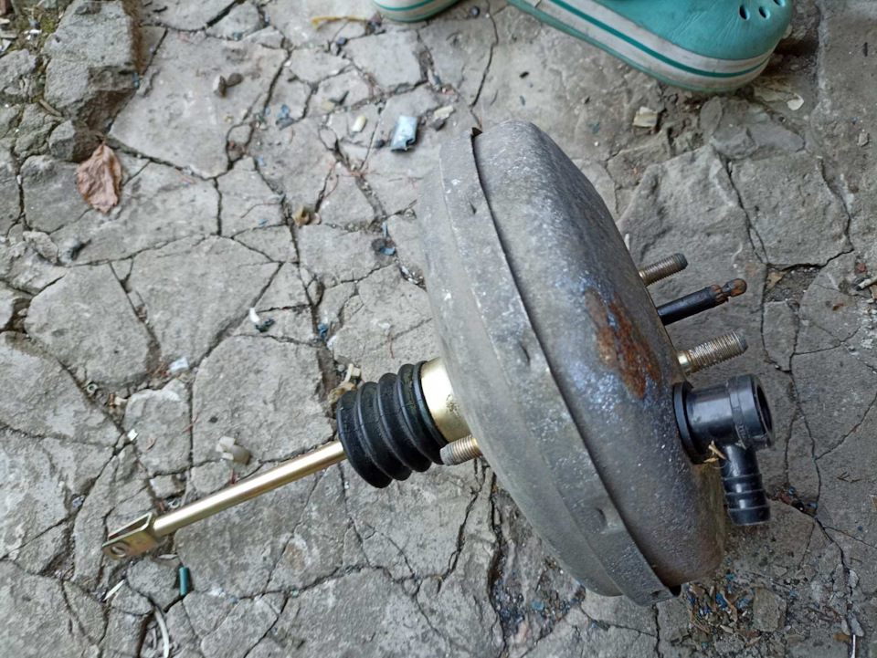 Помер вакуумний підсилювач гальм 3