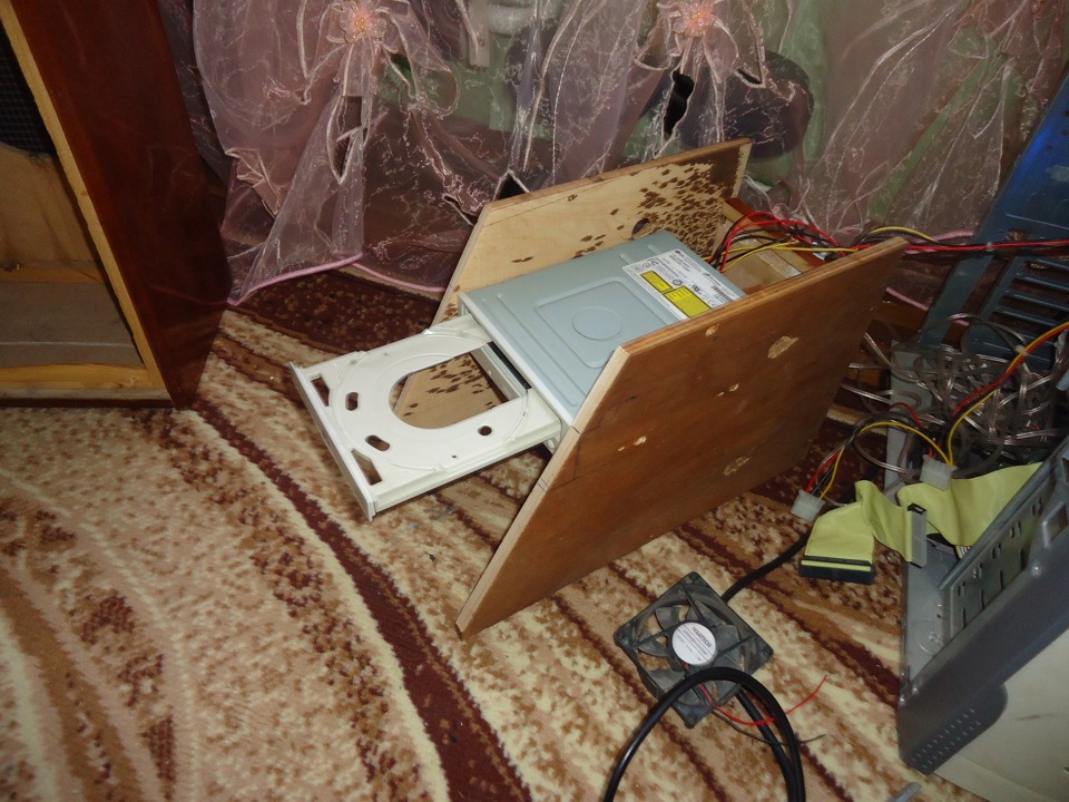Подлокотник с подстаканником 2