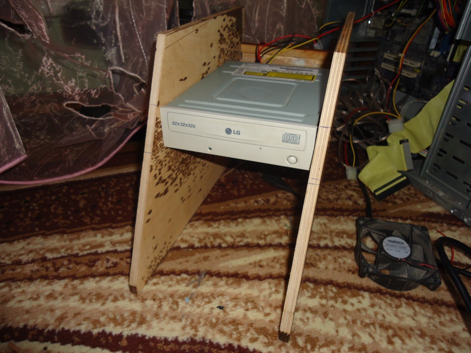 Подлокотник с подстаканником 1