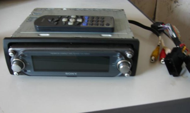 Sony CDX-M9900 3