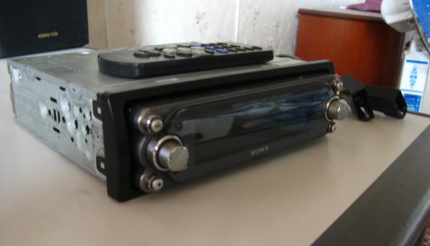 Sony CDX-M9900 2