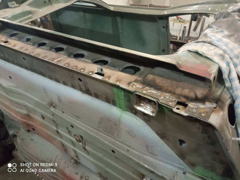 Реставрація авто Частина 26. Закінчення зварювальних робіт на днищі, підготовка та ґрунтування рамки заднього скла. 3