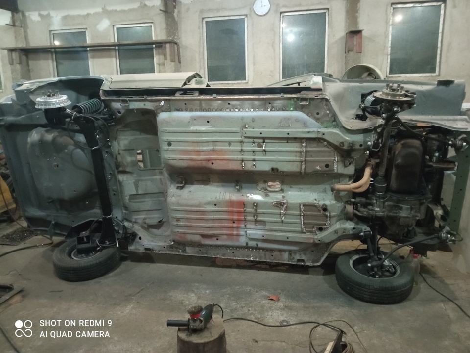 Реставрація авто Частина 26. Закінчення зварювальних робіт на днищі, підготовка та ґрунтування рамки заднього скла. 4