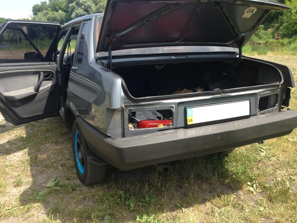 Стопи в червоний