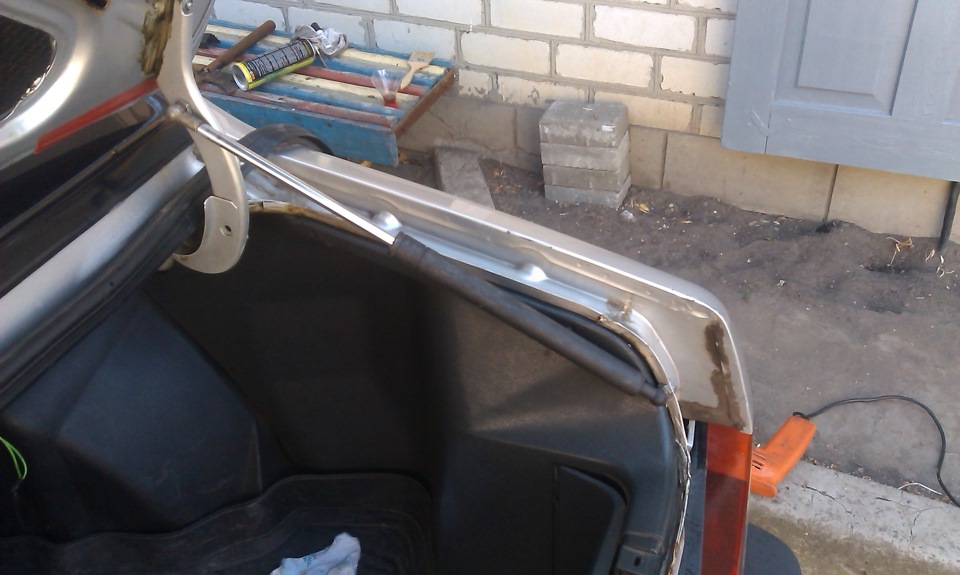 Газові упори кришки багажника 2